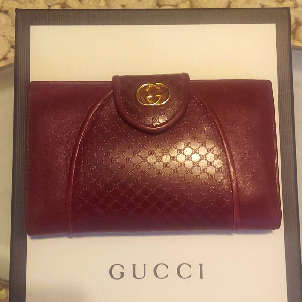 Perfect Gucci burgundy leather wallet vintage early 80's. EVC!